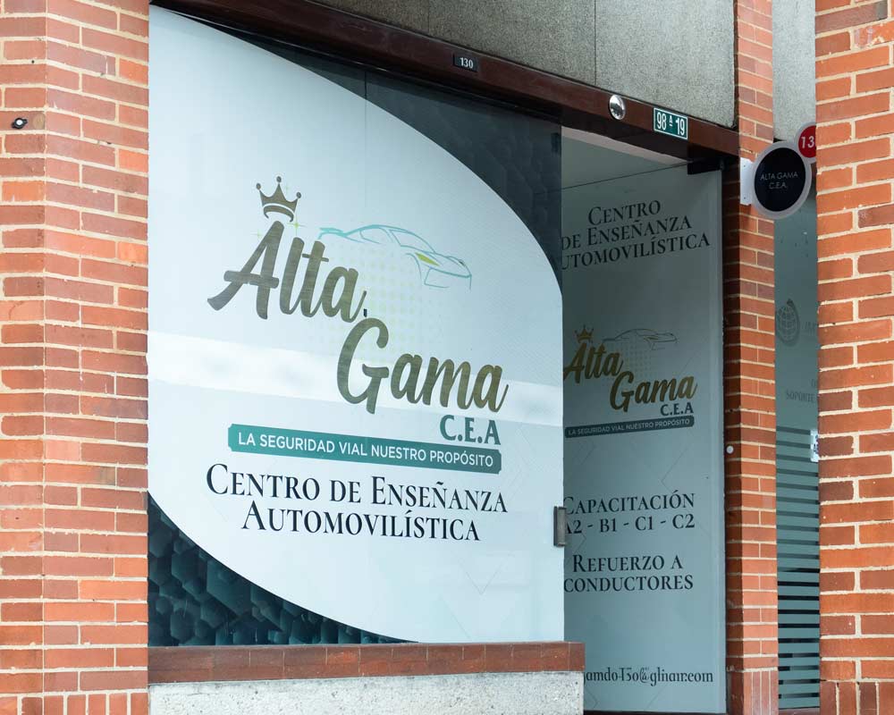 Fachada del local ALTA GAMA ESCUELA DE CONDUCCION en Iserra 100