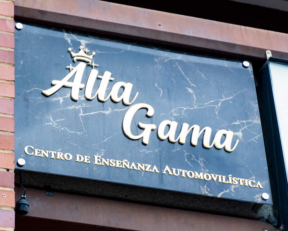 ALTA GAMA ESCUELA DE CONDUCCION en Iserra 100