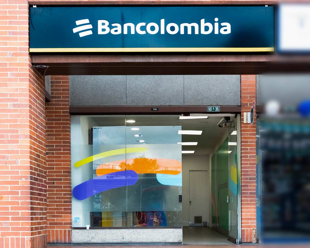 Fachada de Bancolombia en el primer piso de Iserra 100
