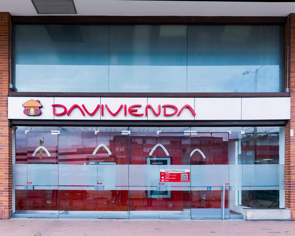 Fachada de Davivienda en Iserra 100